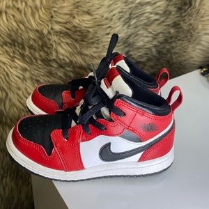 Gently used. Hardly worn. Nike kids size 9C (No box)